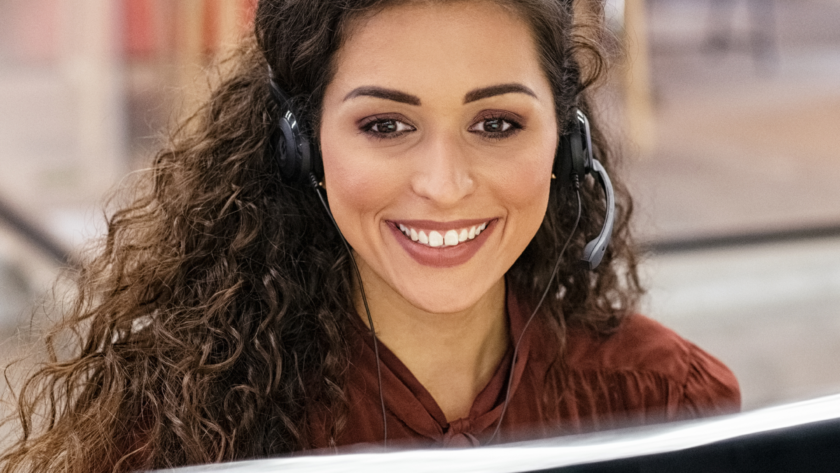 Équipe de professionnels au centre de relation client de Moraless Ltd offrant un service de qualité.